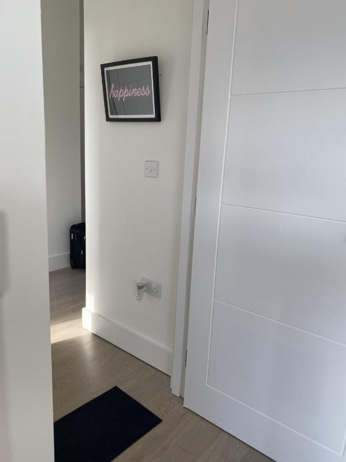 Central Location, Parking, Wi-Fi, Modern Apartment Milton Keynes Eksteriør billede