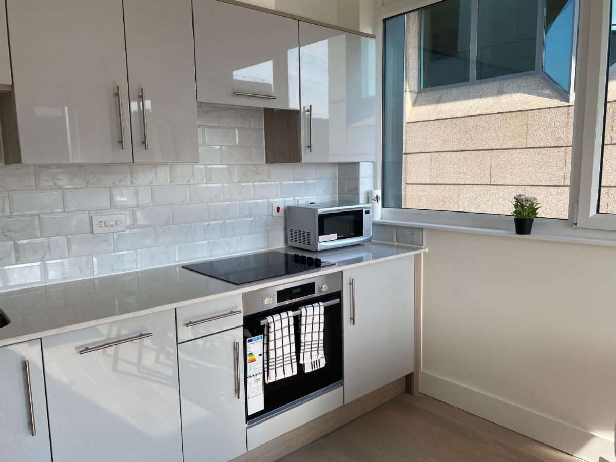Central Location, Parking, Wi-Fi, Modern Apartment Milton Keynes Eksteriør billede