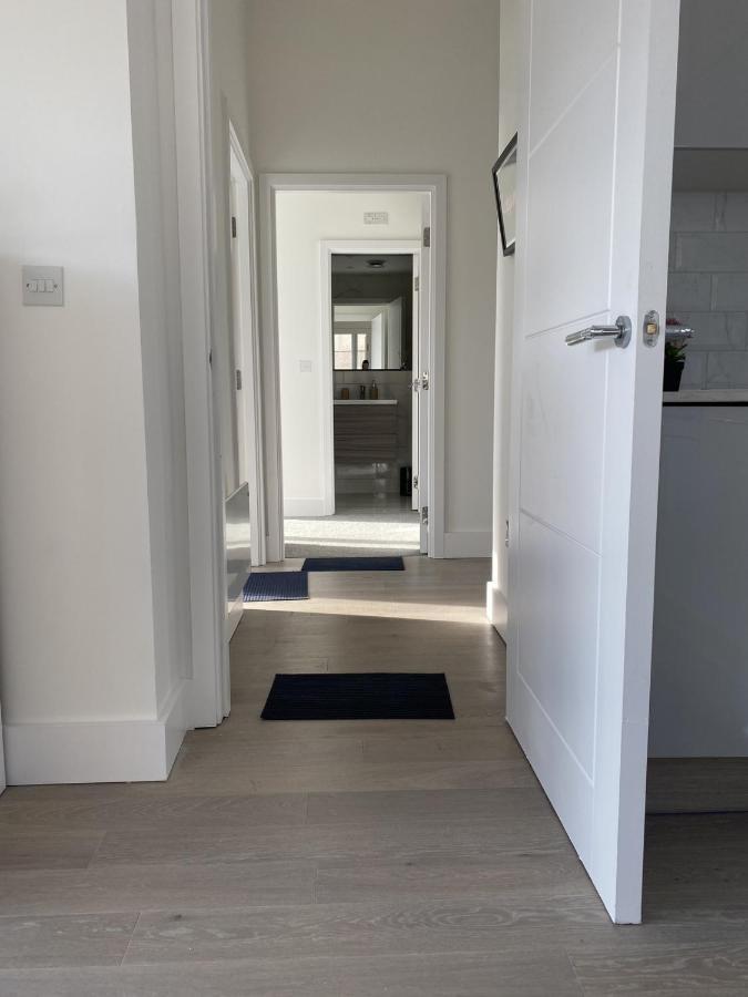 Central Location, Parking, Wi-Fi, Modern Apartment Milton Keynes Eksteriør billede