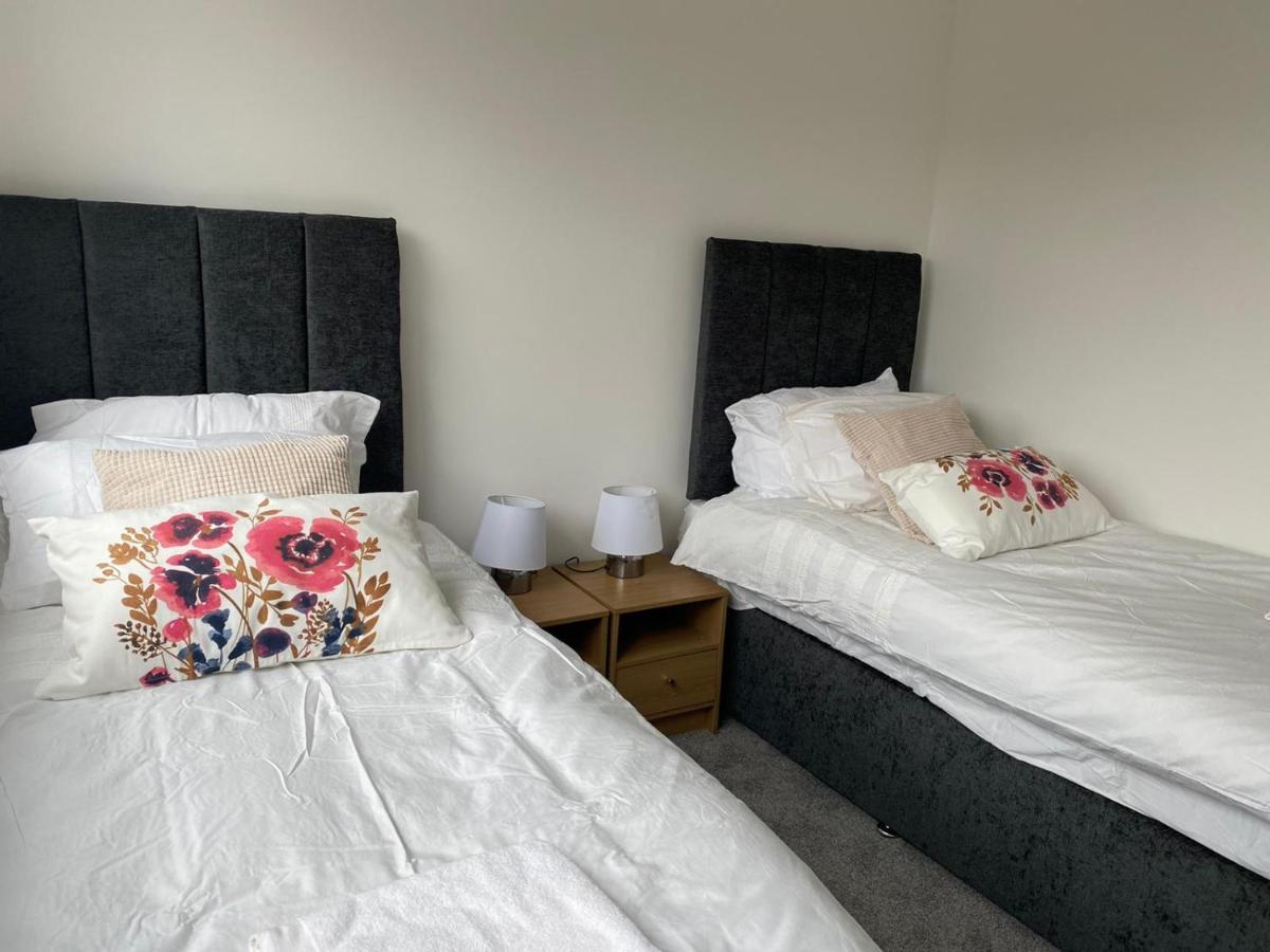 Central Location, Parking, Wi-Fi, Modern Apartment Milton Keynes Eksteriør billede