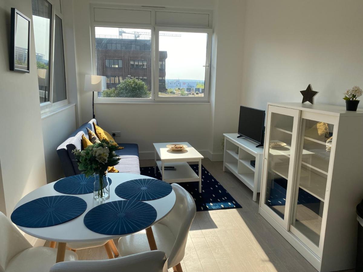 Central Location, Parking, Wi-Fi, Modern Apartment Milton Keynes Eksteriør billede