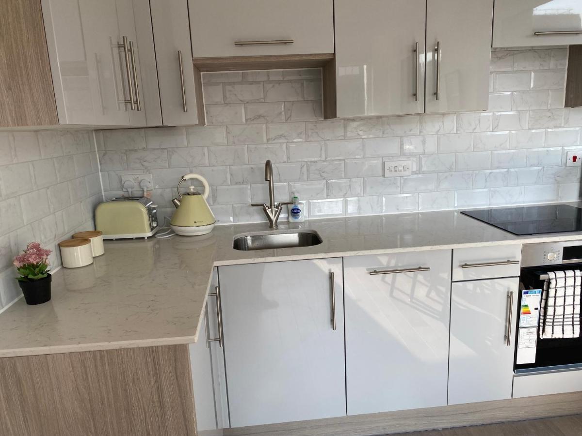 Central Location, Parking, Wi-Fi, Modern Apartment Milton Keynes Eksteriør billede
